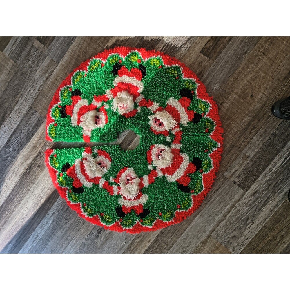 1970s Vintage Handmade Latch Hook Santa Christmas Tree Skirt 38 Inch